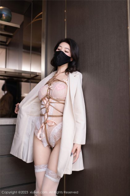 流萤被❌吸乳脱内内小说海报