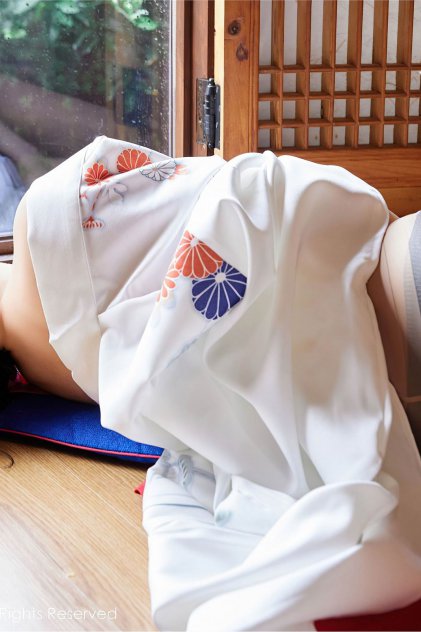 美女裸体免费网站海报
